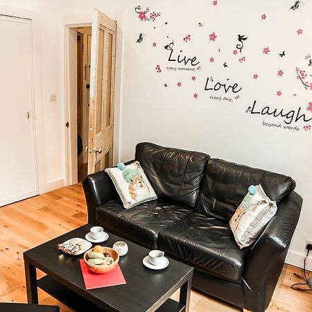 Апартаменты Chic & Bright Flat Near Holyrood Park Эдинбург Номер фото