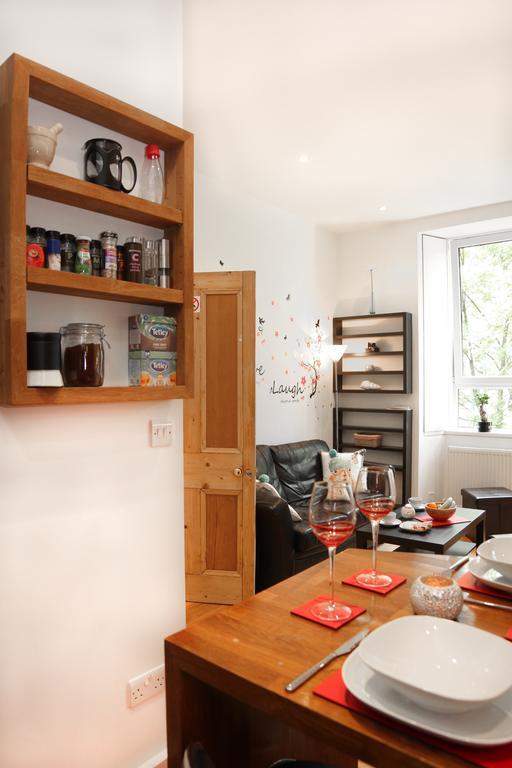 Апартаменты Chic & Bright Flat Near Holyrood Park Эдинбург Номер фото